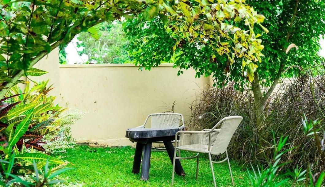 Airport Shoebill Hotel Entebbe Exterior foto