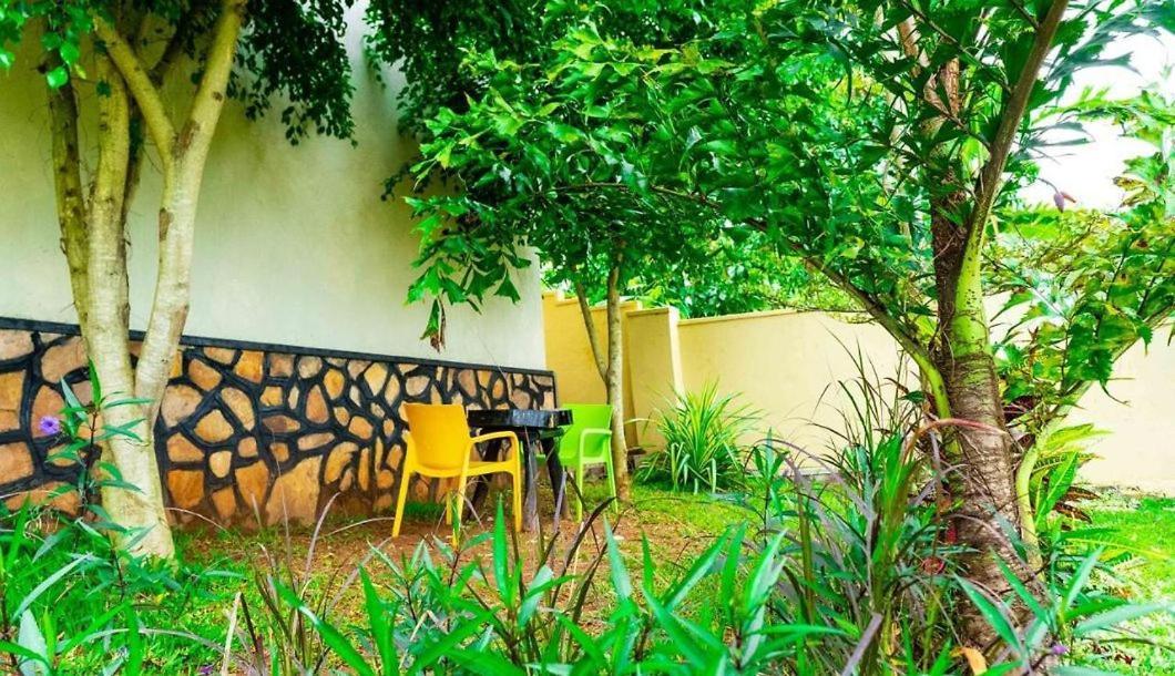 Airport Shoebill Hotel Entebbe Exterior foto